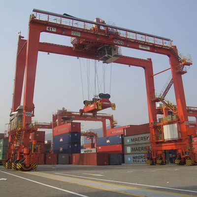 A elevação de 50 toneladas de borracha do guindaste de pórtico do pneumático de RTG escarrancha o portador